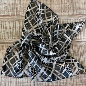 Black and white belt pattern striped scarf